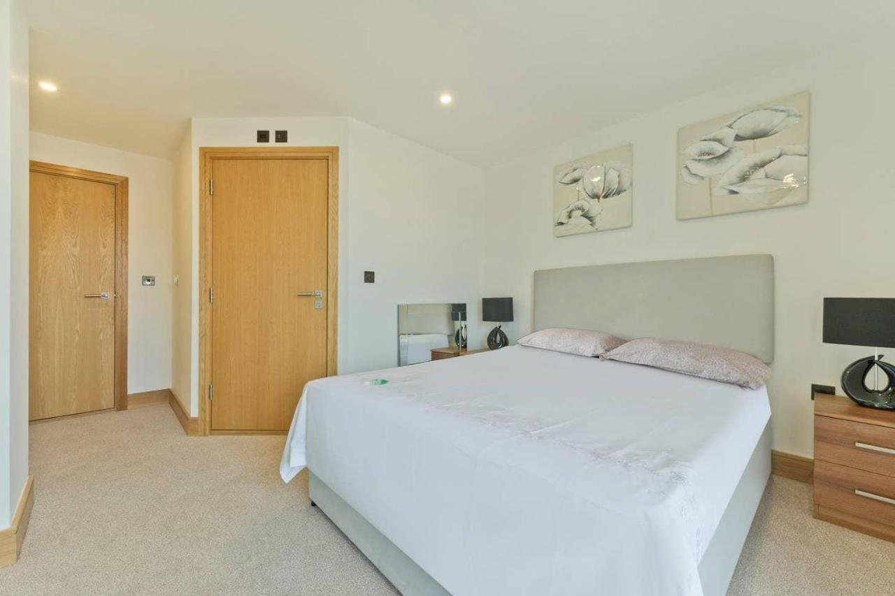 Comfortable Two Bedroom Apt In The Heart Of Kings Cross Area * Londen