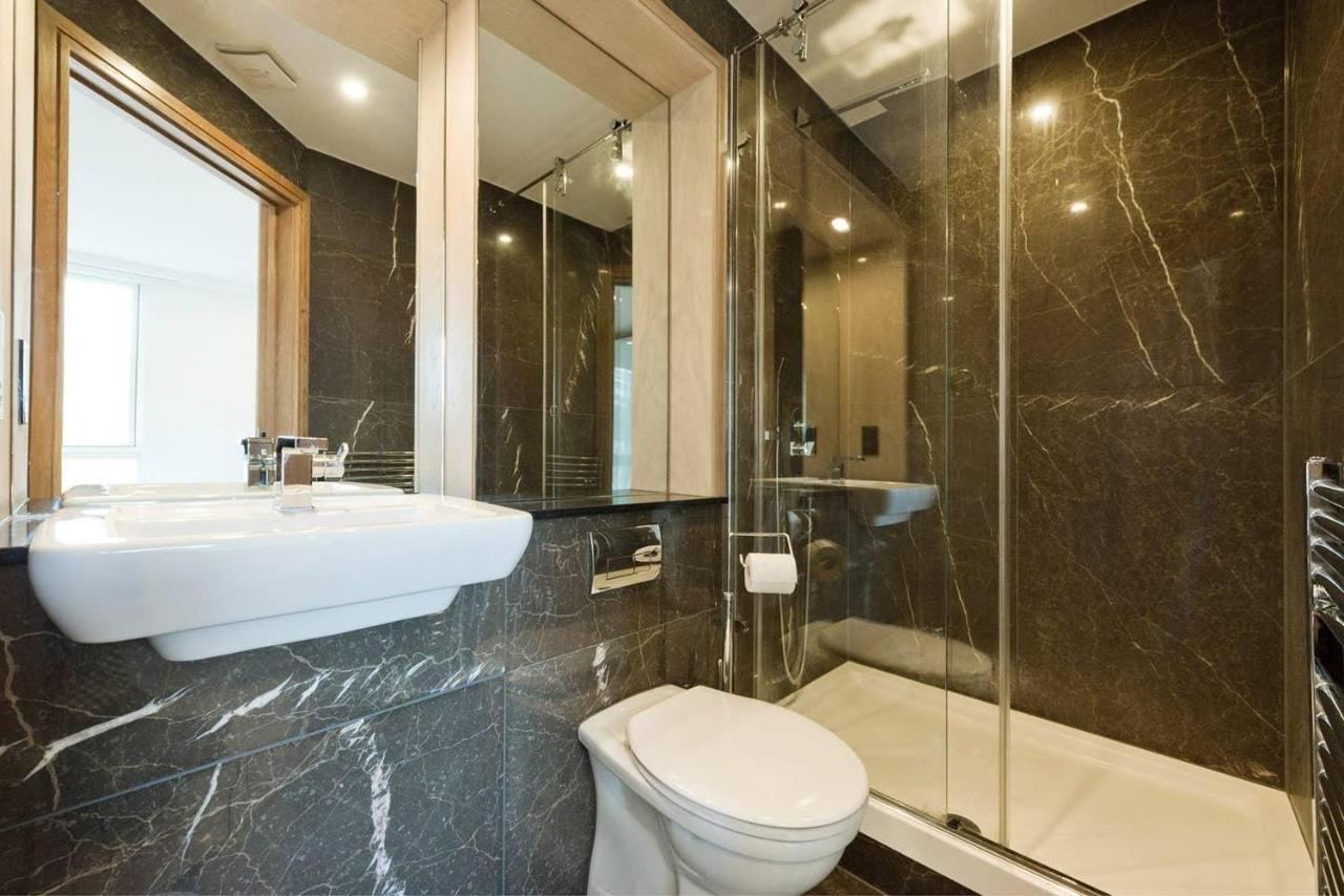 Comfortable Two Bedroom Apt In The Heart Of Kings Cross Area Londen