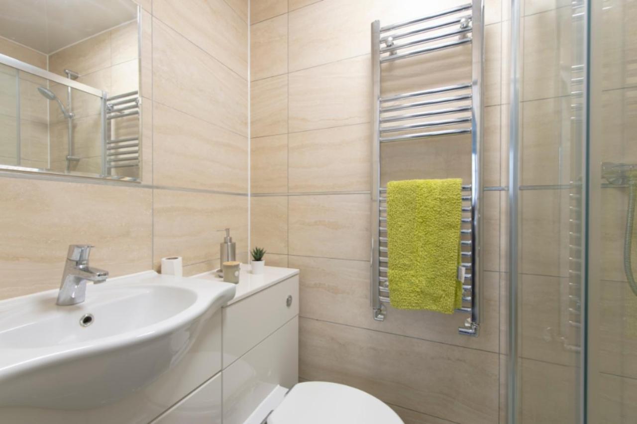 Trendy Tufnell Park Townhouse * Londen