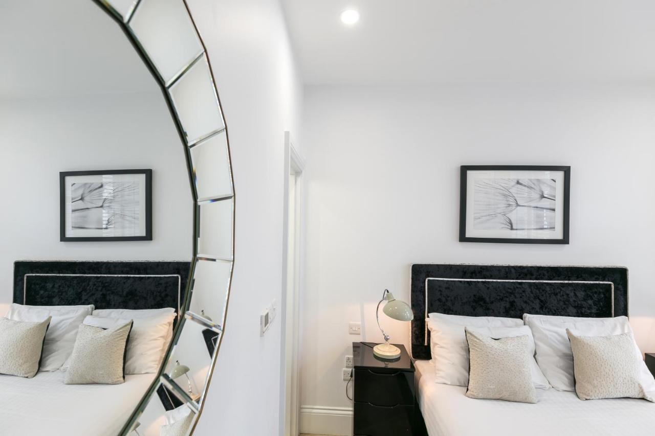 Urban Chic - Shaftesbury Apartment