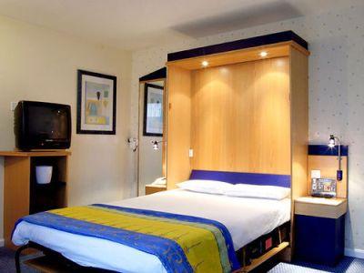 Hotel Holiday Express City, An Ihg