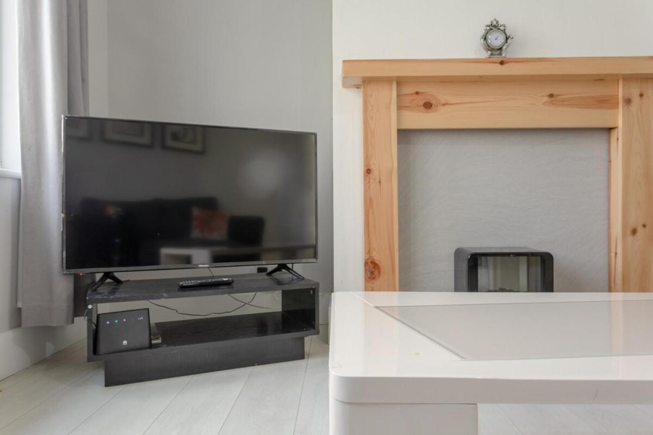 Modern 2 Bedroom In Morden * Londres