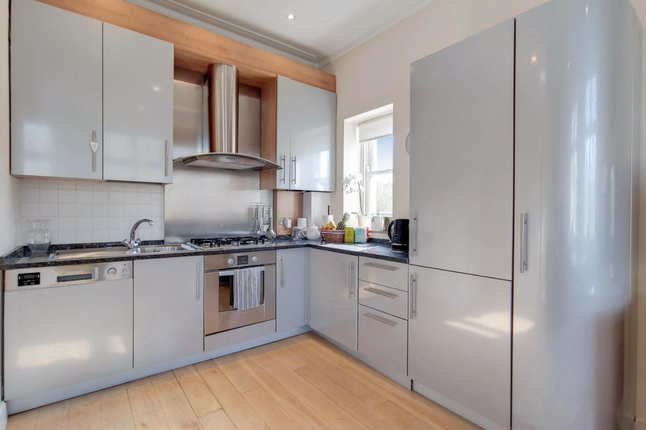Cg1 - 2 Bedroom Apt, Kensington Garden Square View * Londres