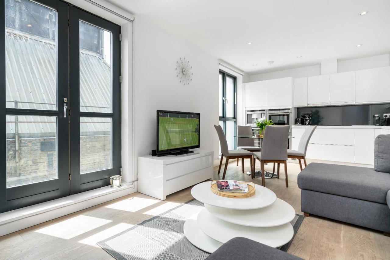 Spacious 2 Bedroom, 3 Beds 2,5 Bathroom, Trafalgar Square Apartment *