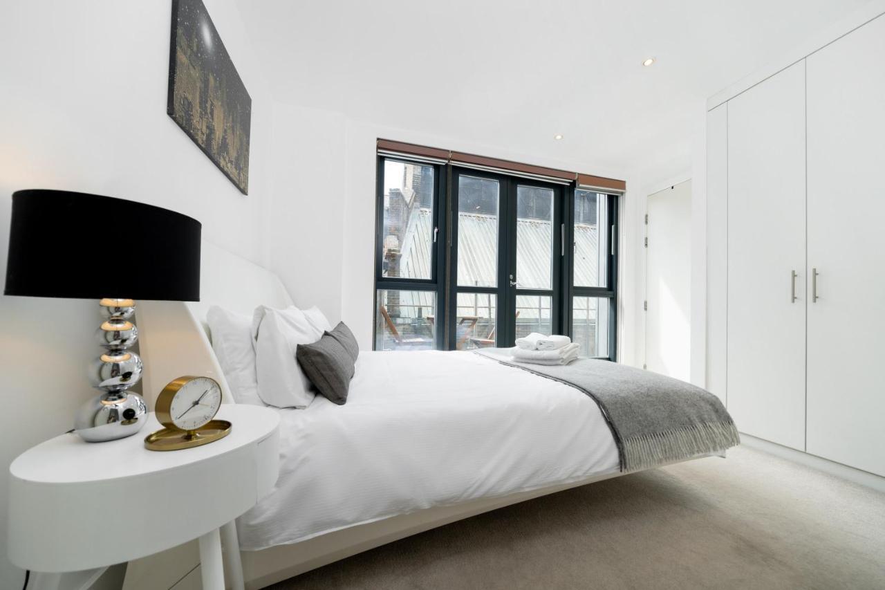 Spacious 2 Bedroom, 3 Beds 2,5 Bathroom, Trafalgar Square Apartment London