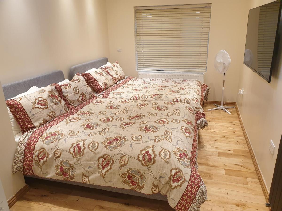 Luxury 1min Walk From Underground, With Free Parking Free Wifi Apartamento