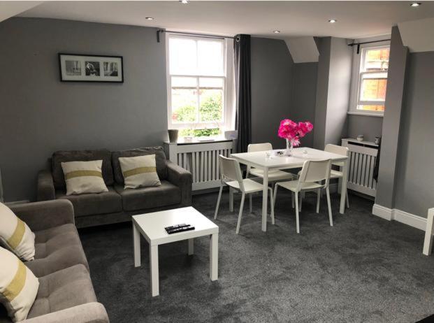Selfridges Serviced Appartement
