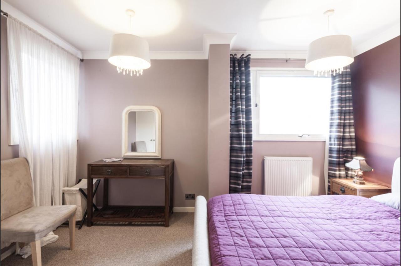 Spacious Two Bedroom Apartment Victoria *