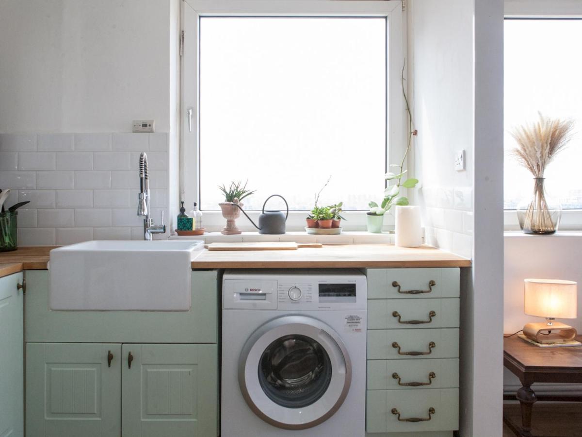 Pass The Keys Spacious 2bedroom Flat With Views In Bridge *