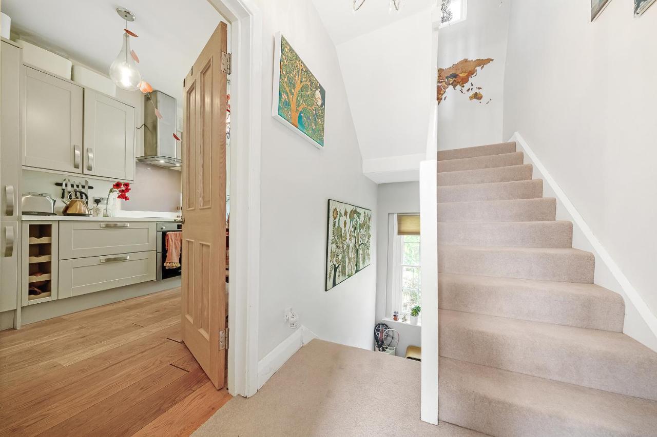 Veeve - Cosy In The Heart Of Angel * London
