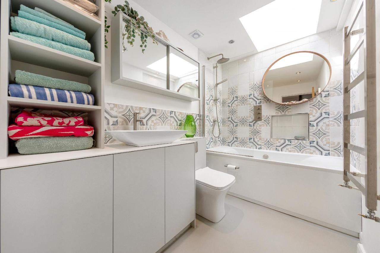 Veeve - Cosy In The Heart Of Angel London