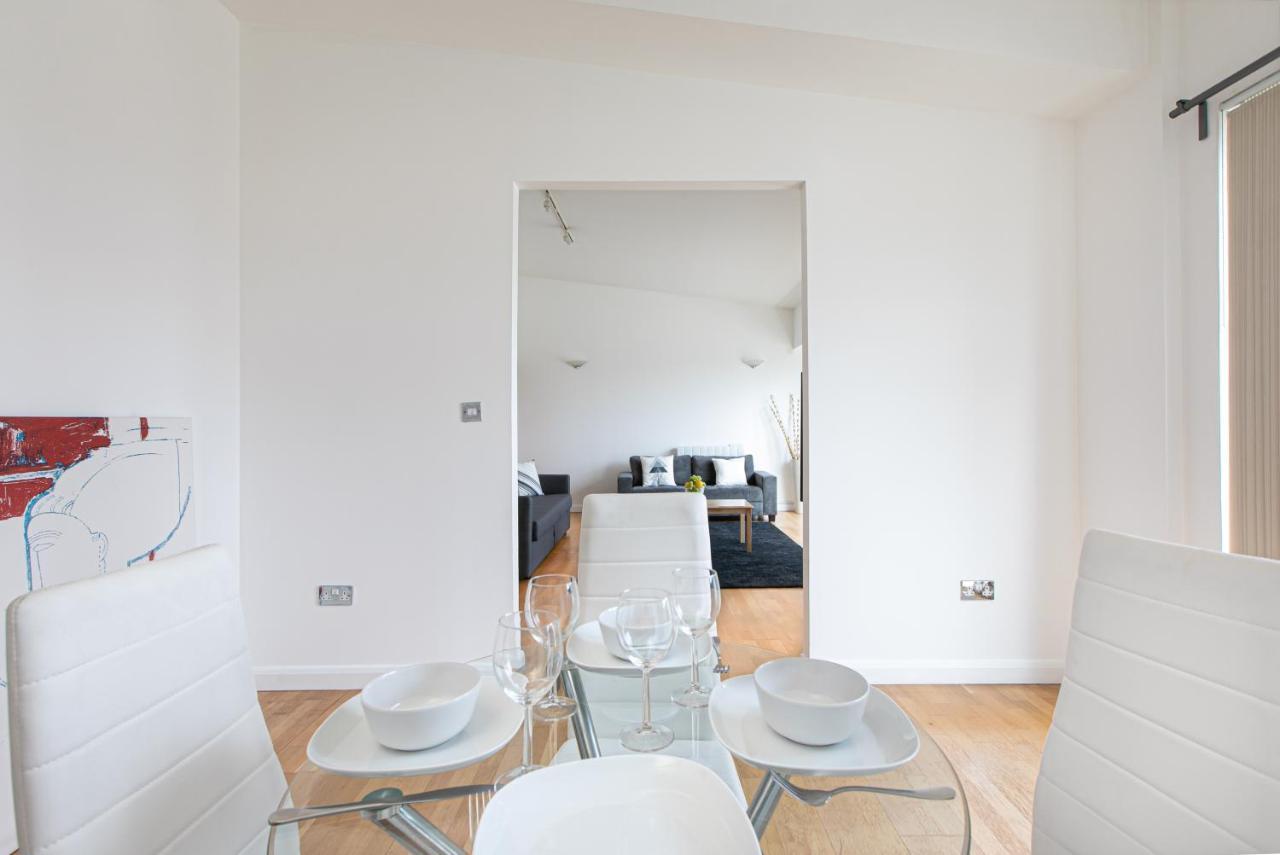 Skyvillion - 3bed Penthouse Near Airport, O2 Arena, Excel Centre With Parking *