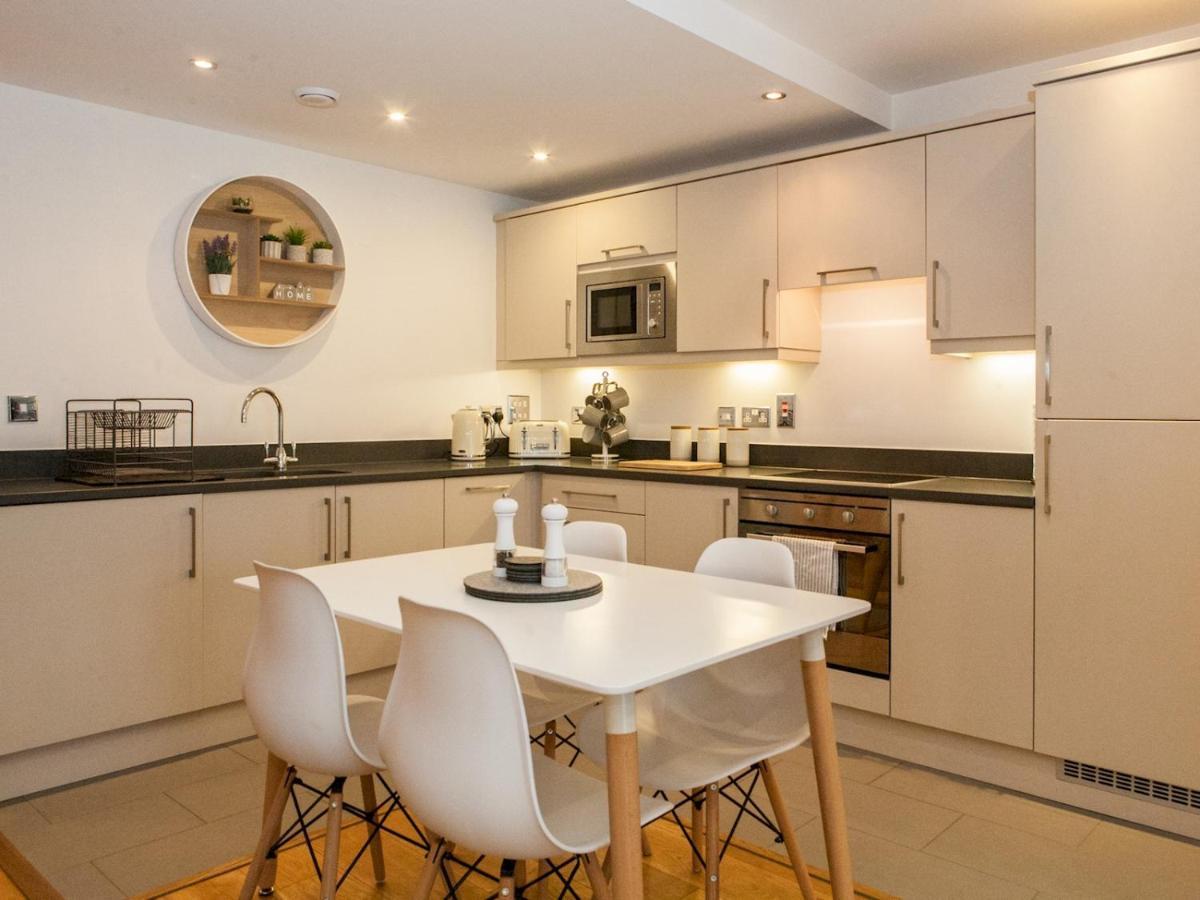 Pass The Keys Large And Modern Studio Flat In South East