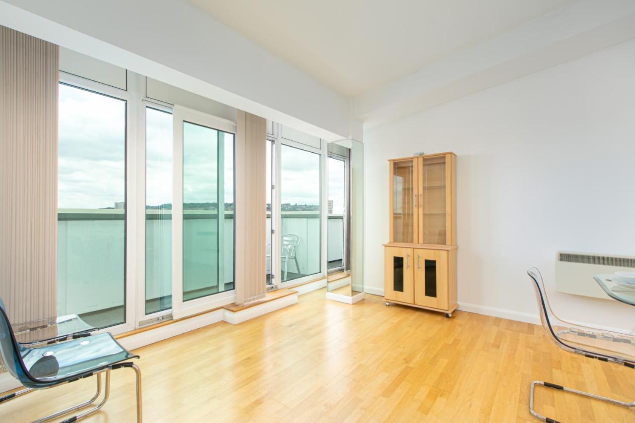 Apartamento Skyvillion - 3bed Penthouse Near Airport, O2 Arena, Excel Centre With Parking