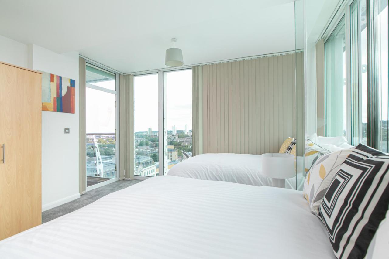 Skyvillion - 3bed Penthouse Near Airport, O2 Arena, Excel Centre With Parking *