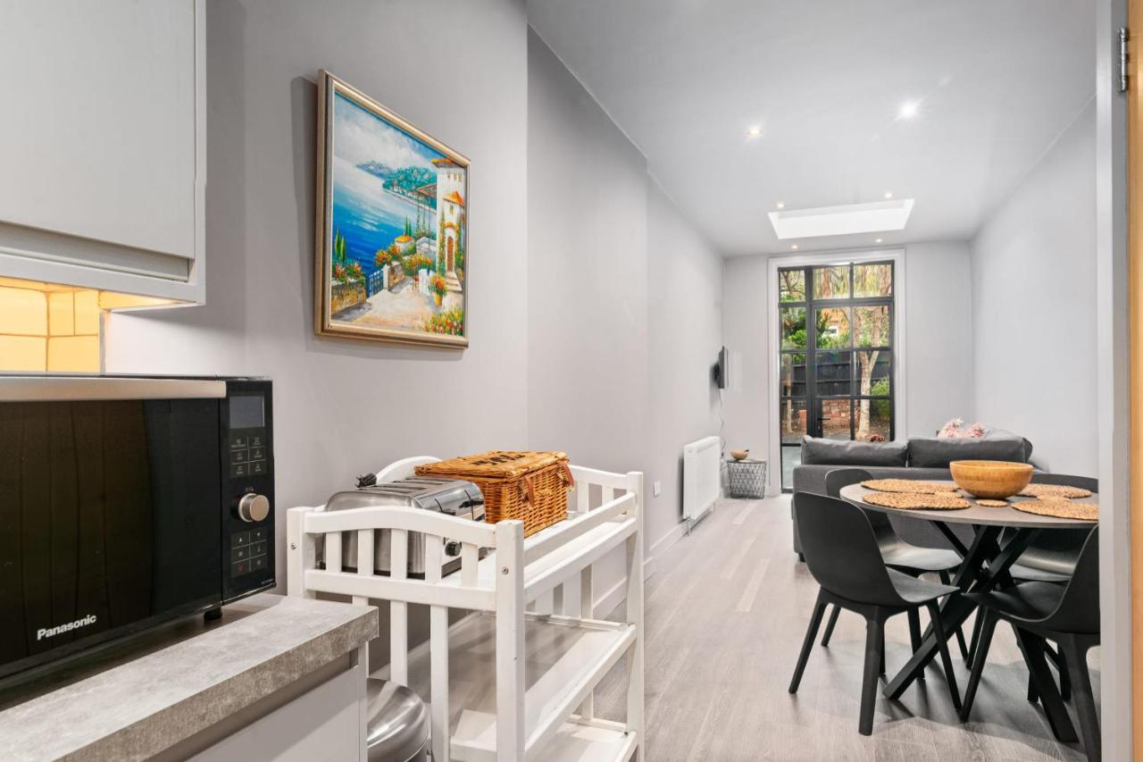 Lovely 2-bed - Hosted By Guestready * London