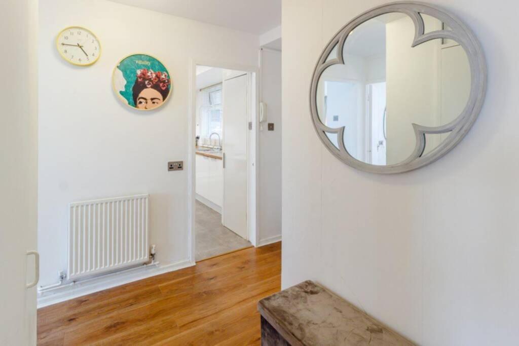 Super Spacious 2 Bedroom Apt 20mn From Central. Appartement Londres