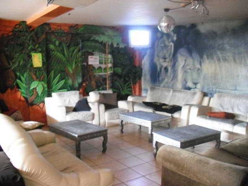 Kensal Backpackers Albergue