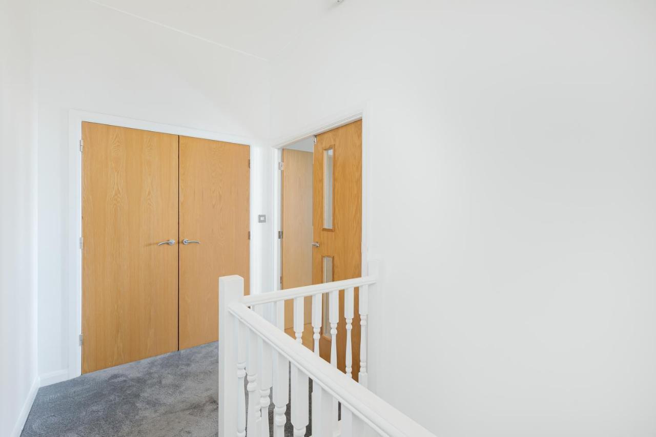 Apartamento Skyvillion - 3bed Penthouse Near Airport, O2 Arena, Excel Centre With Parking *