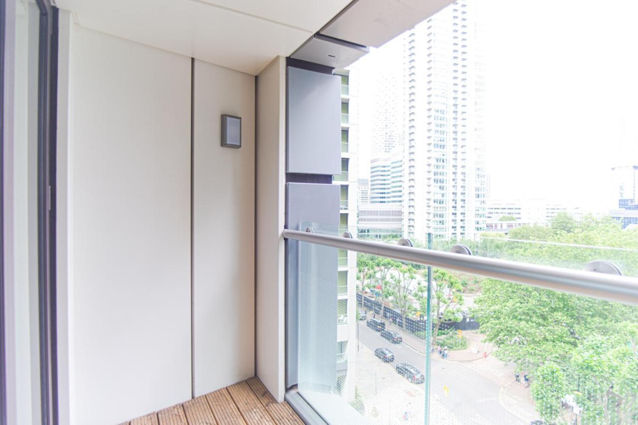 Stunning 1-bed In Lincoln Plaza Apartment London