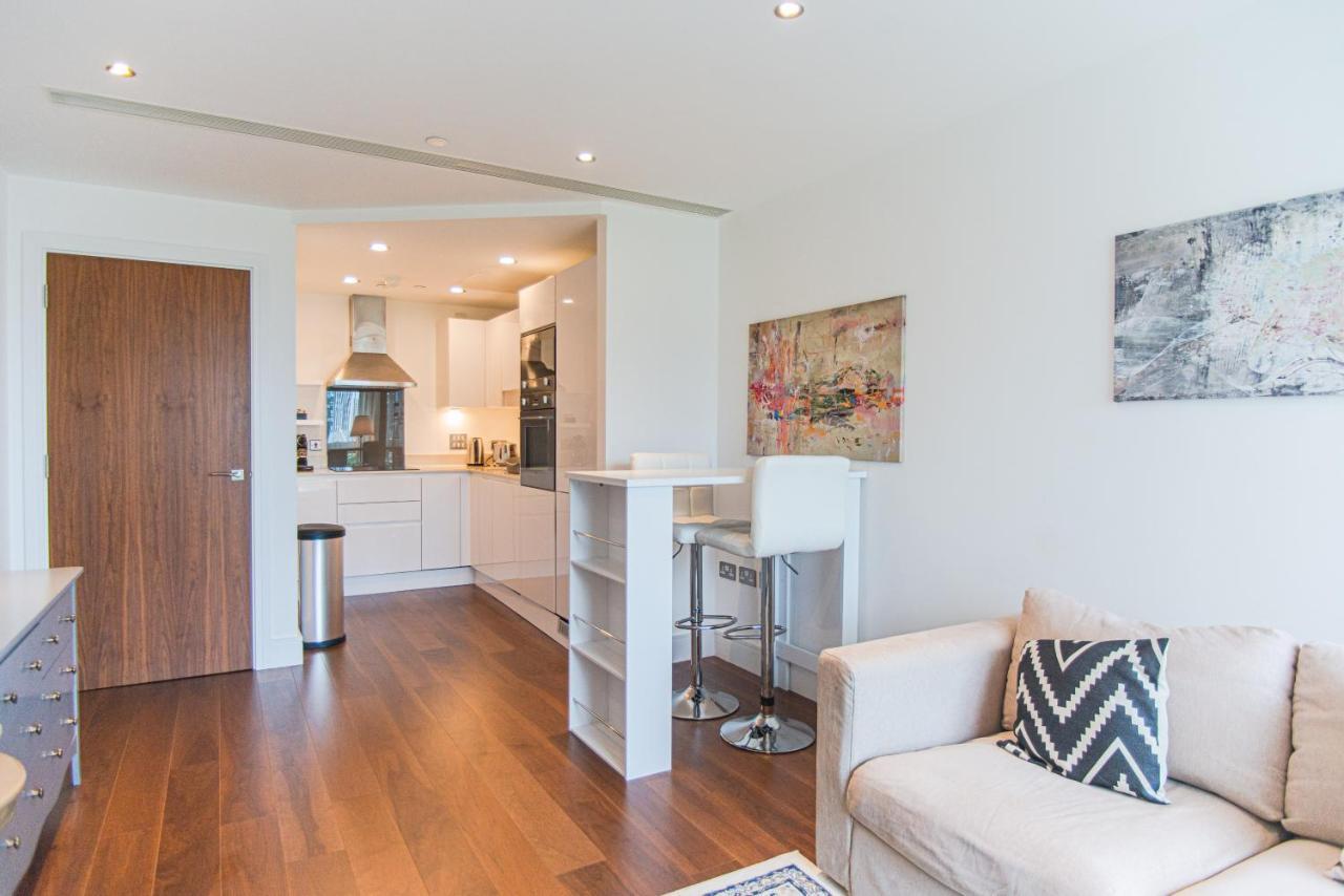 Stunning 1-bed In Lincoln Plaza Apartment London