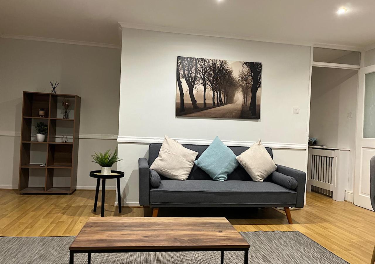 Apartamento Lovely 2 Bedroom With Parking Space Londres