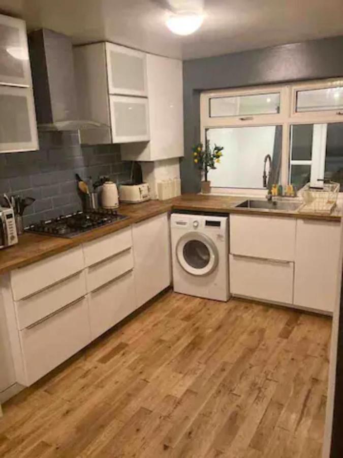 Modern 5 Bedroom Family House - 18 Mins To Station Londres