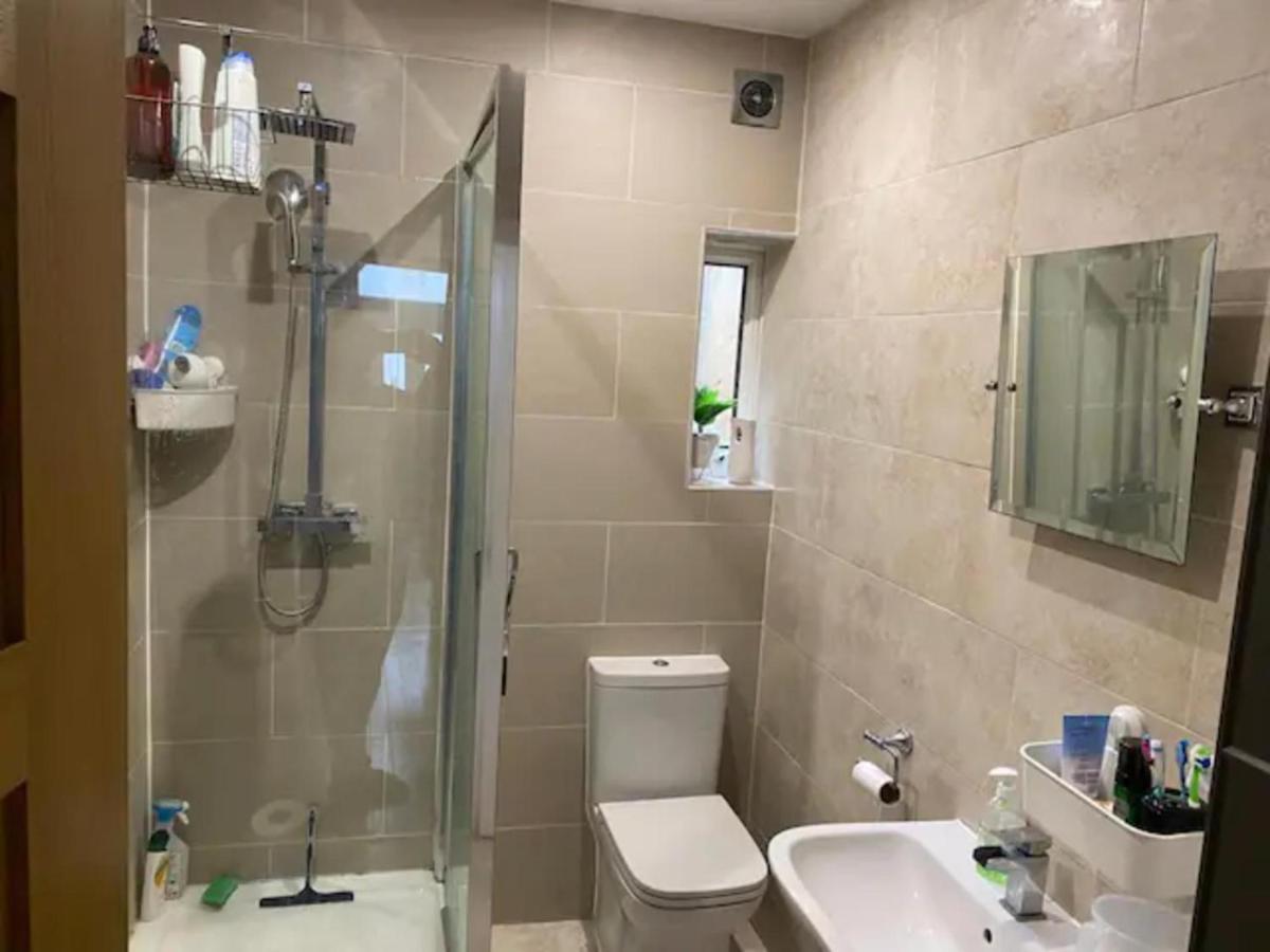 Сasa de vacaciones Modern 5 Bedroom Family House - 18 Mins To Station Londres