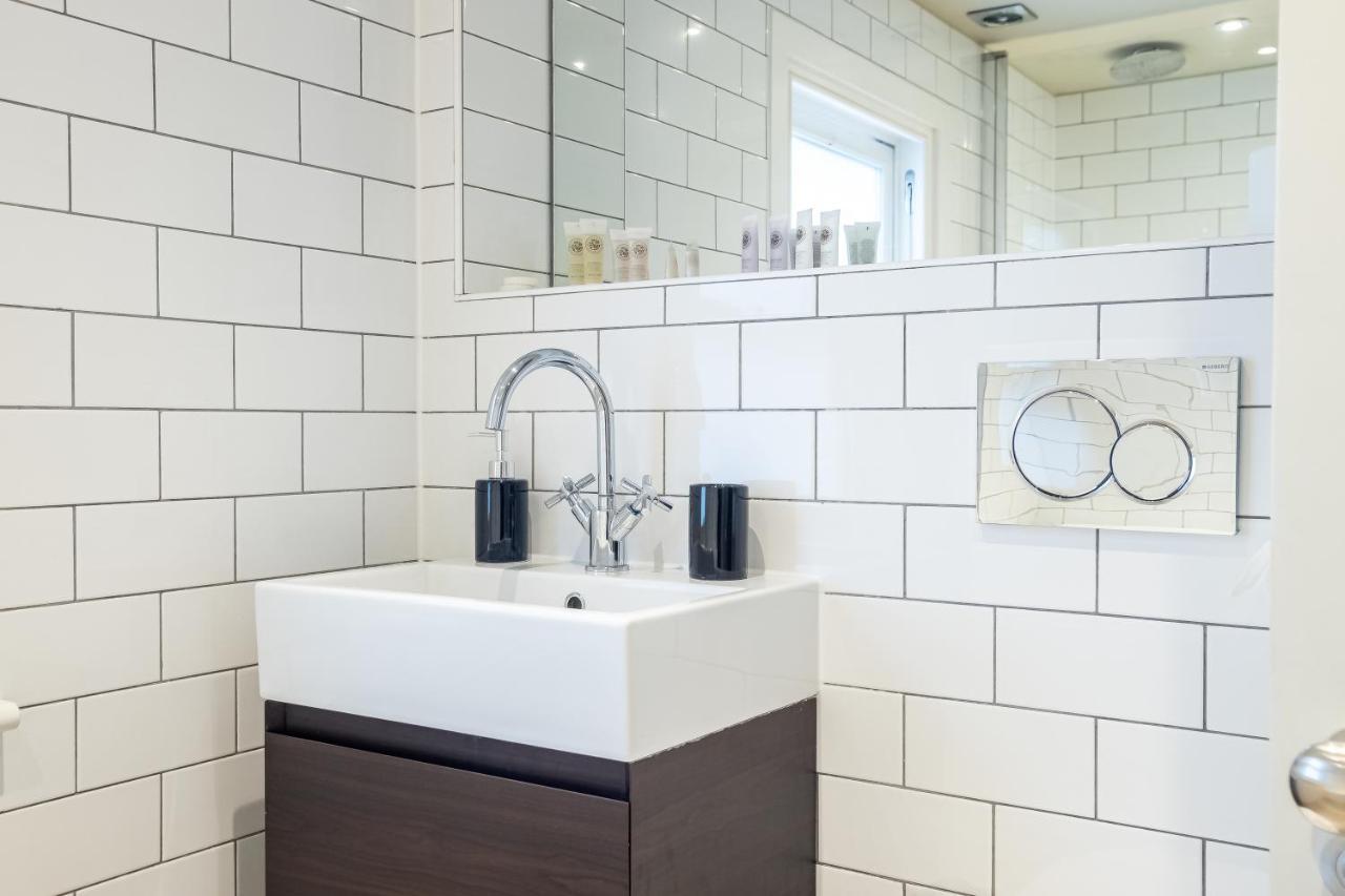 Modern Two Bedroom In Fulham By Sojo Appartement Londen