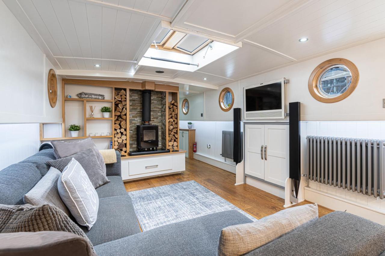 Delightful House Boat On St Katharine Dock Botel Londen