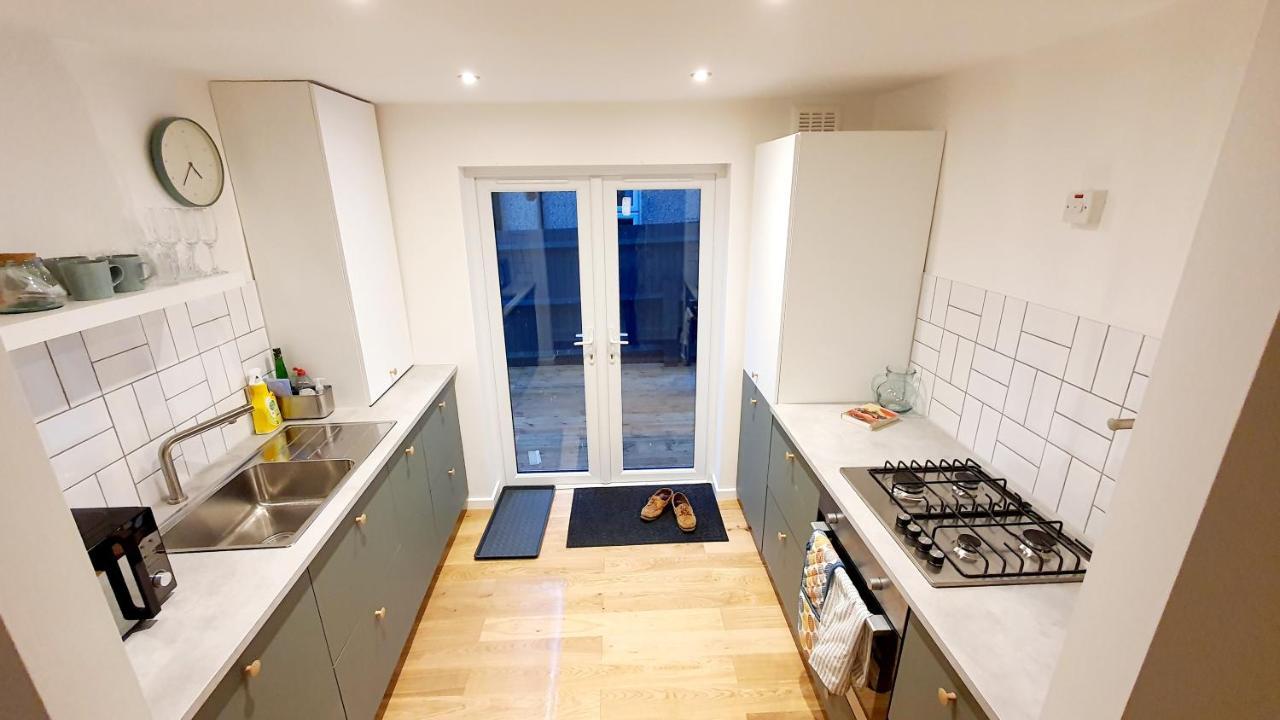 Lovely 2 Bedroom Period Garden Flat. Apartamento Londres