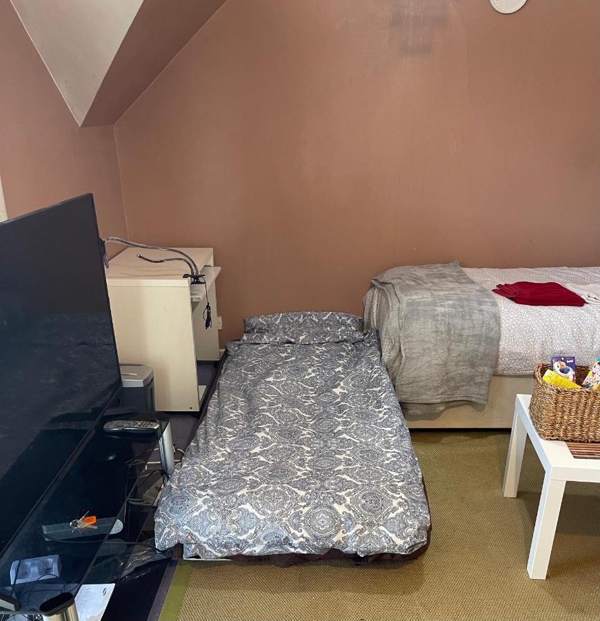Home Away From Home, Entire 1-4 Bed Property Londres