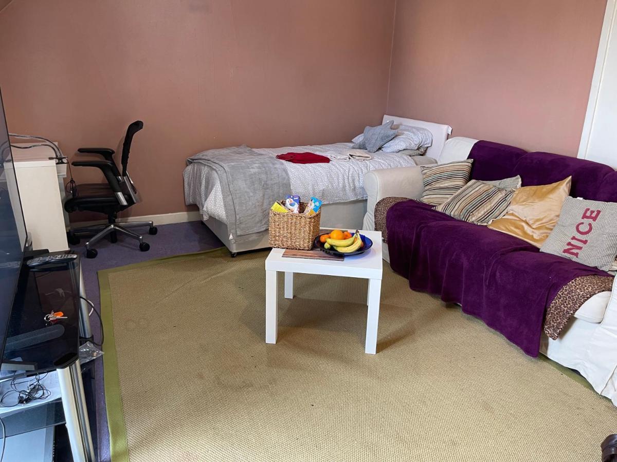 Home Away From Home, Entire 1-4 Bed Property * Londres