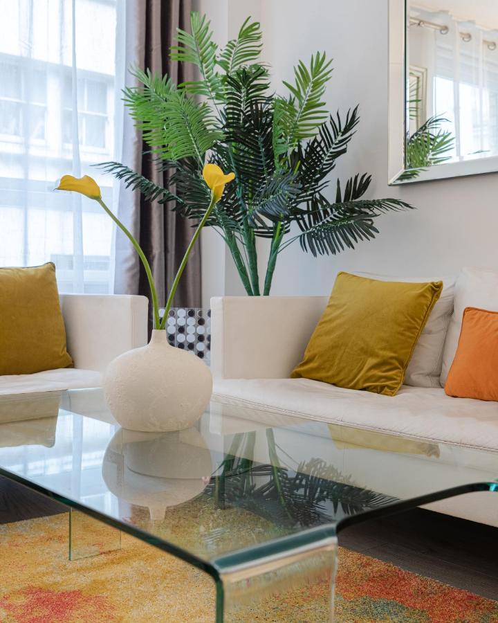Explore The Exquisite West-end From A Harrods Family And Couple Apartamento Londres