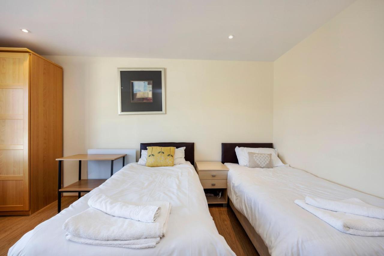 Canary Wharf/docklands/excel Spacious Apt E14 *