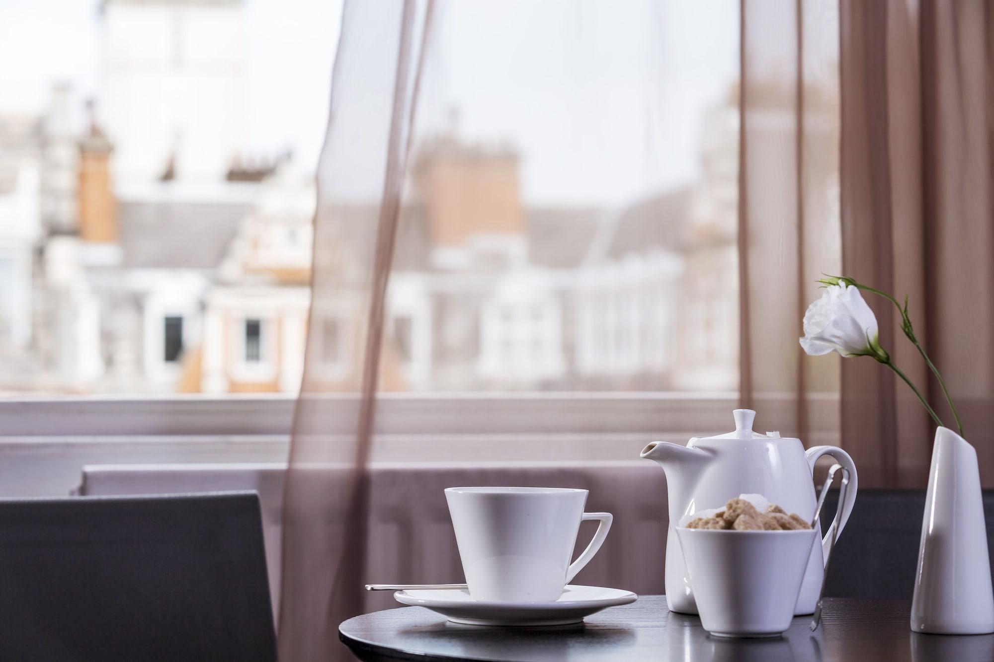 Hotel The Queens Gate 4*