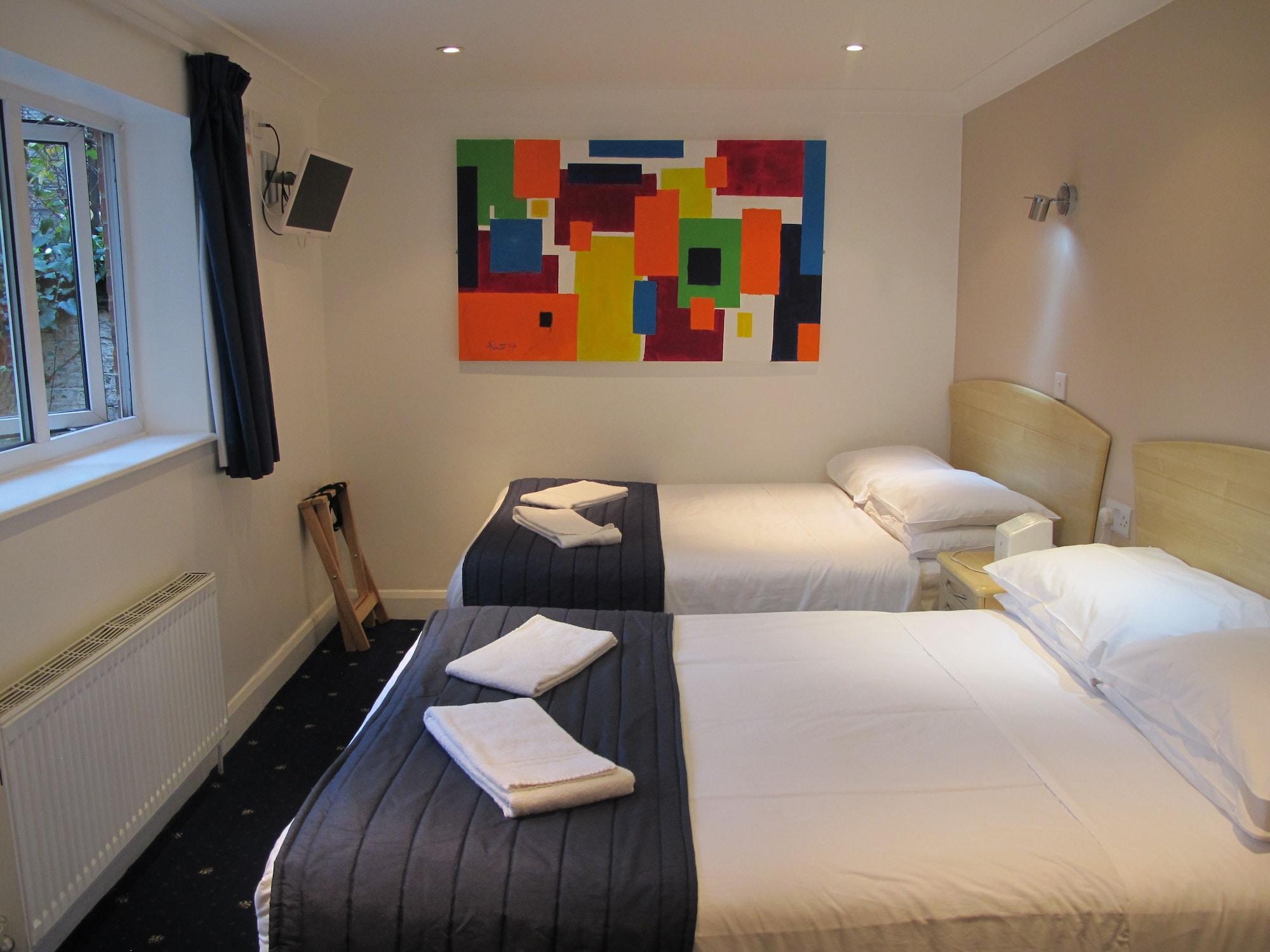 Alhambra Hotel 2*