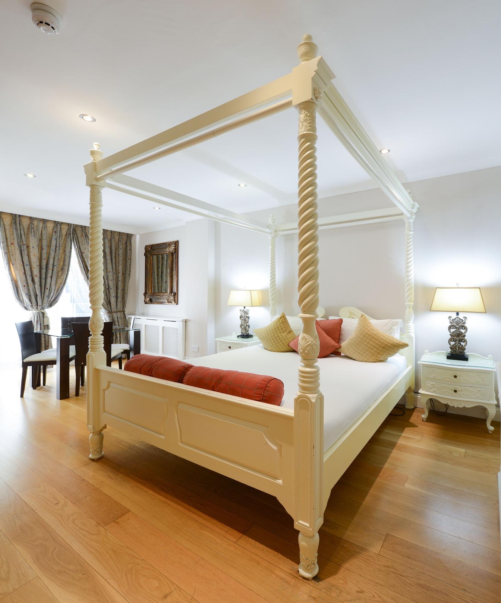 Mayflower Hotel&apartamentos 3*