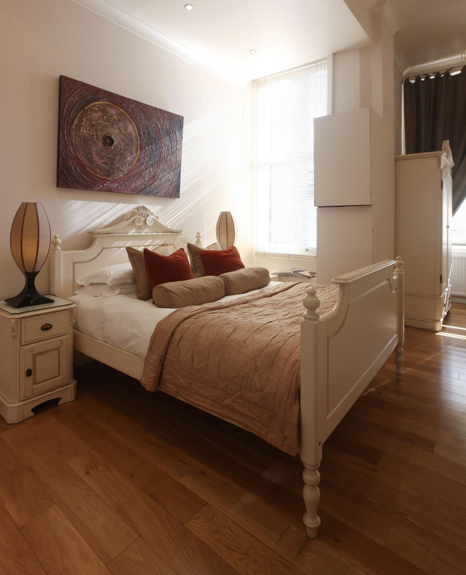 Mayflower Hotel&apartamentos 3*