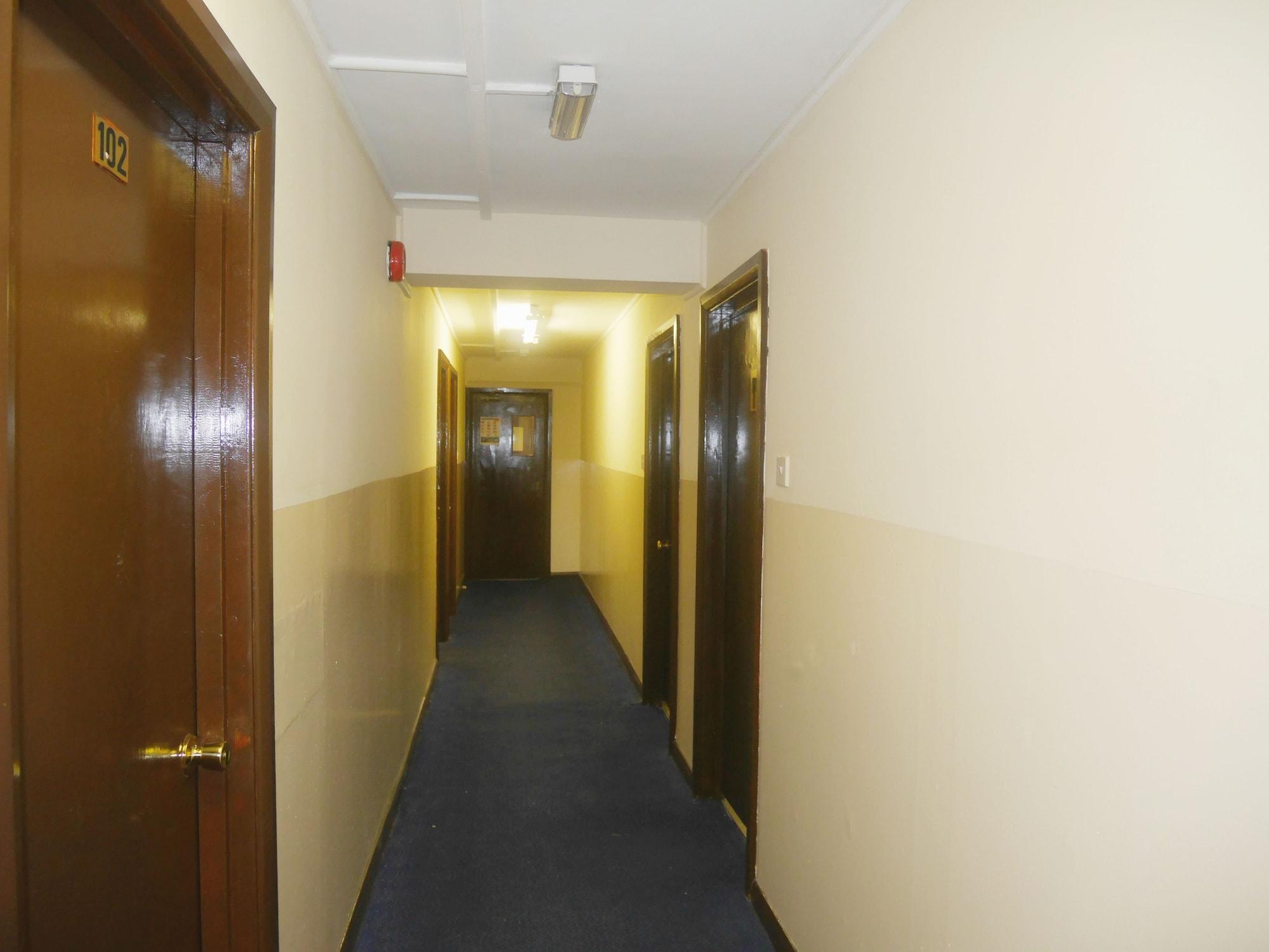 Kensal Backpackers Albergue *