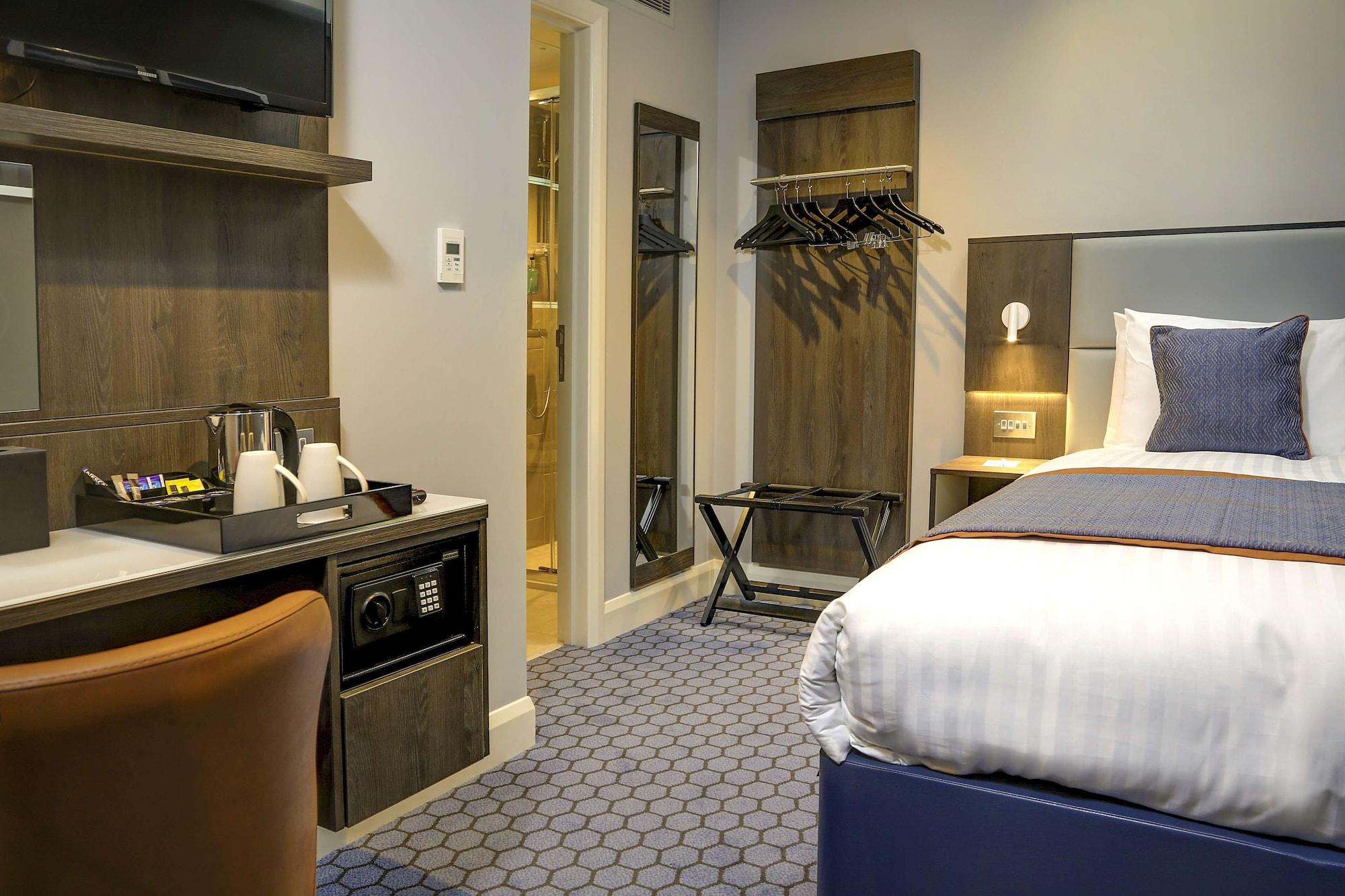 Western Vauxhall Hotel 4*