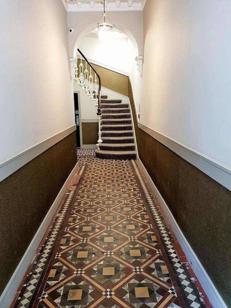 Hotel Mowbray Court 3*