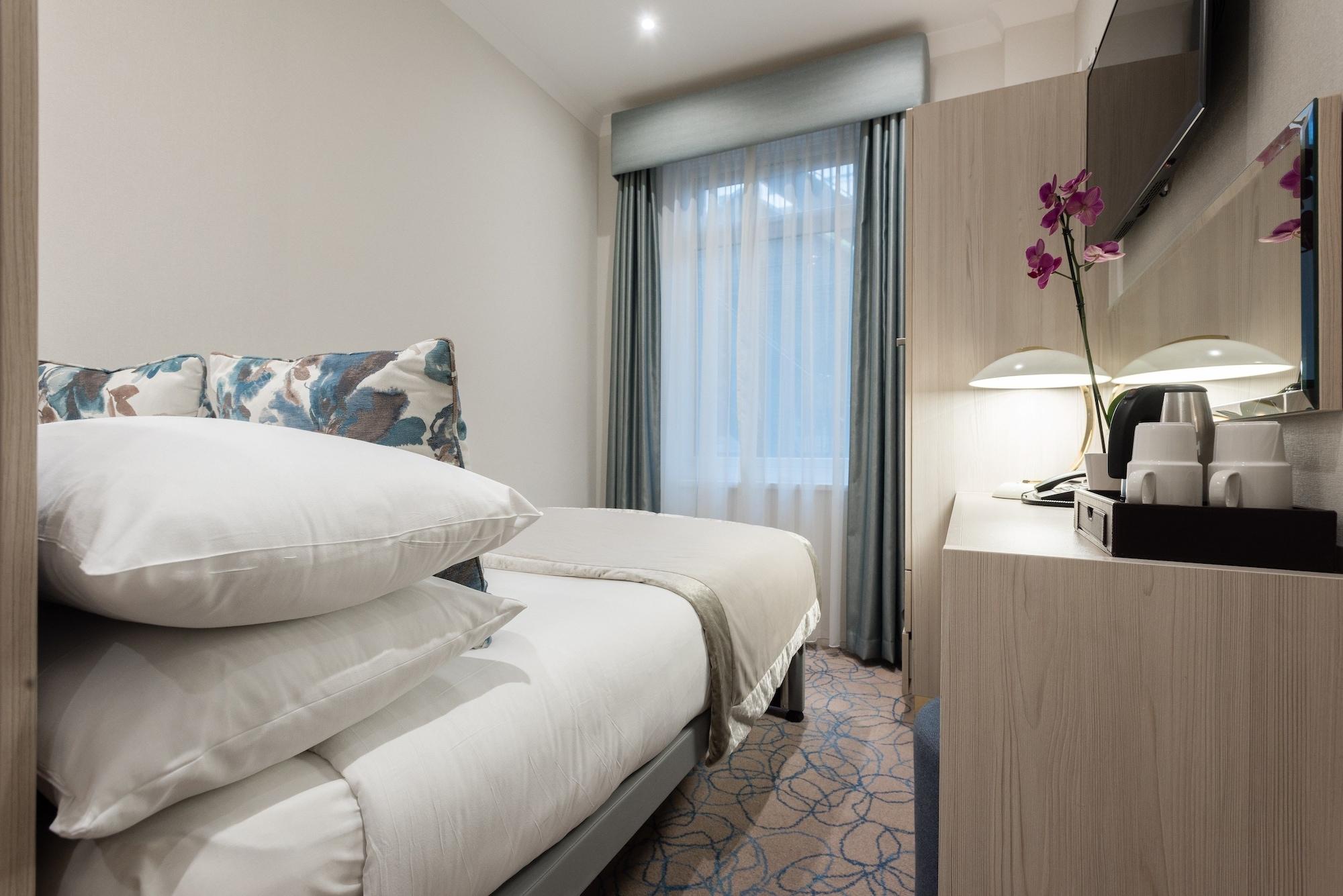 Blandford 4*