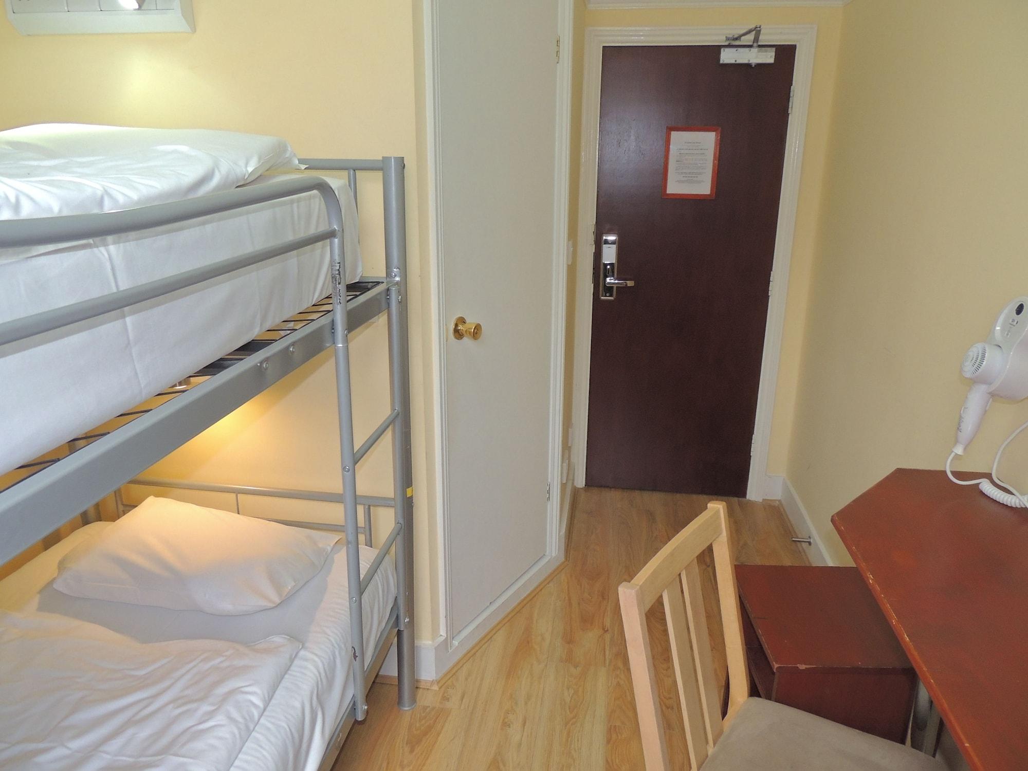 Dolphin - The 3* Londres