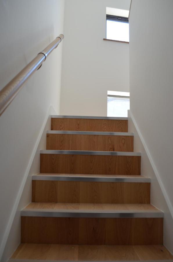 Deluxe And Modern In Sydenham Apartment *