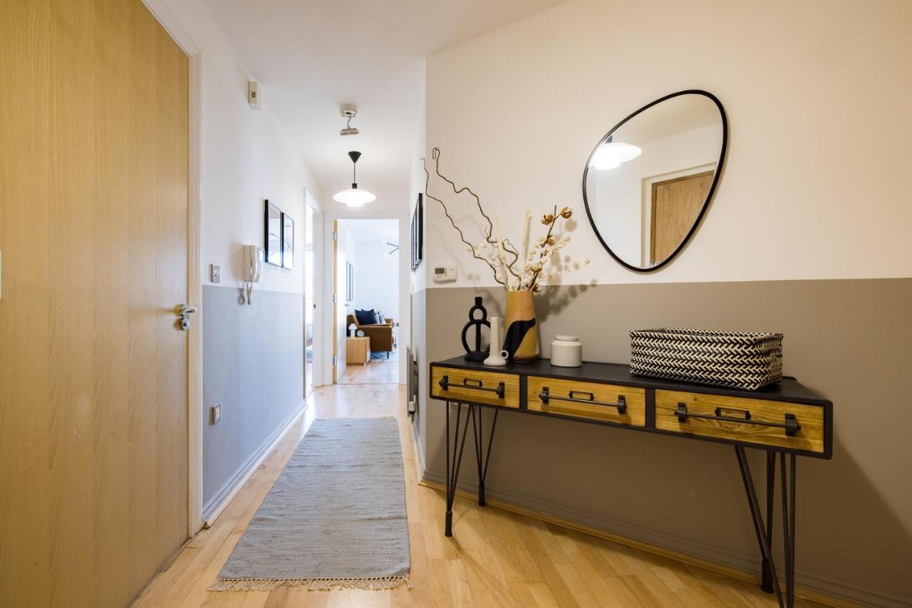 The Nine Elms Lane Arms - Stunning & Bright 2bdr Flat * London
