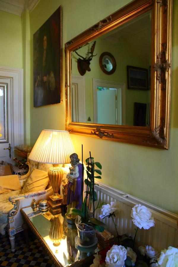 Dawson Place, Juliette's Couette-café