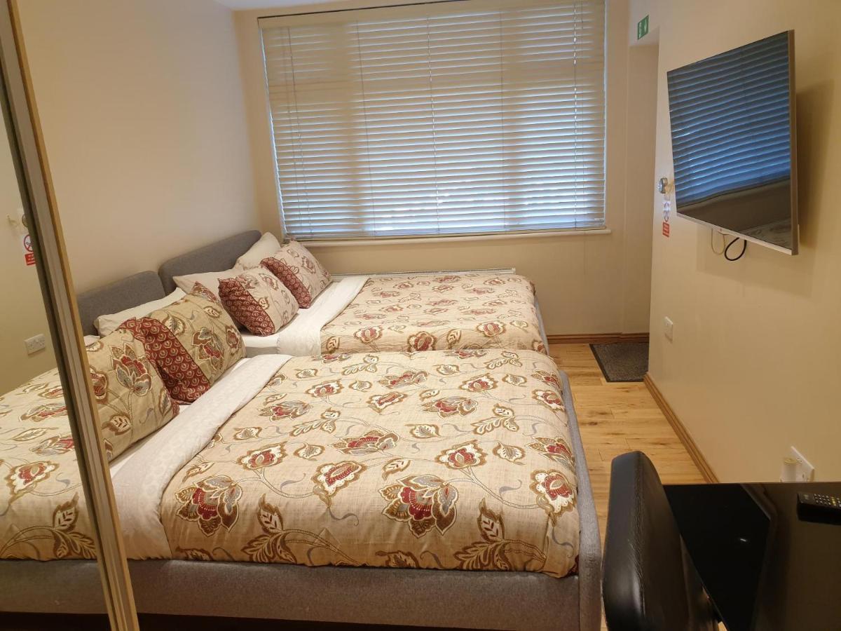 Luxury 1min Walk From Underground, With Free Parking Free Wifi Apartamento Londres