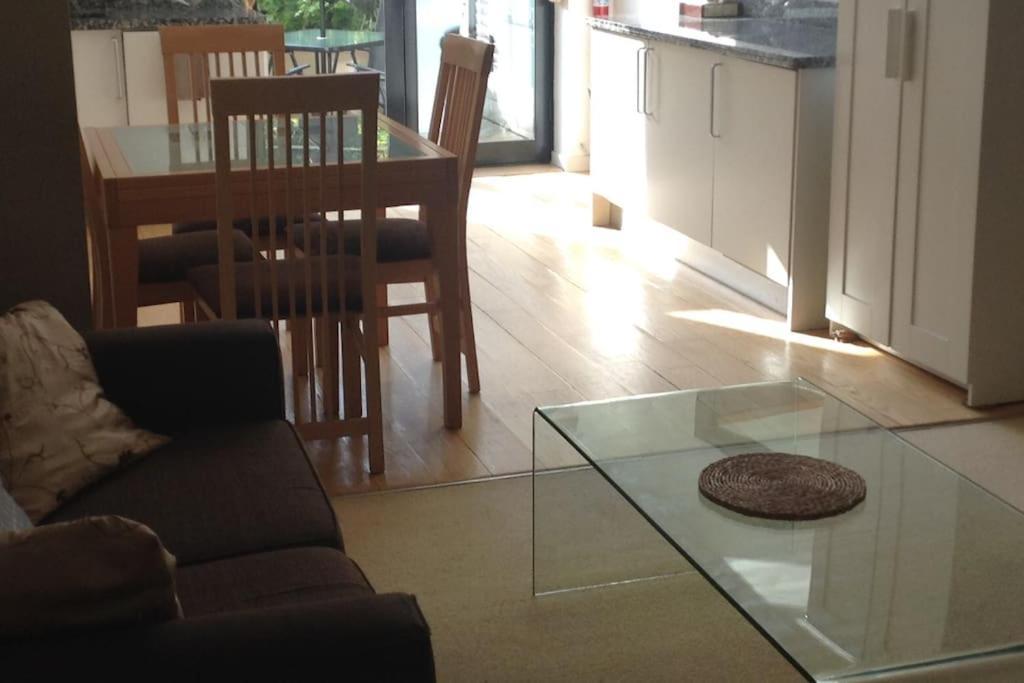 Garden Flat, Wimbledon & Parking, Close To Tennis *