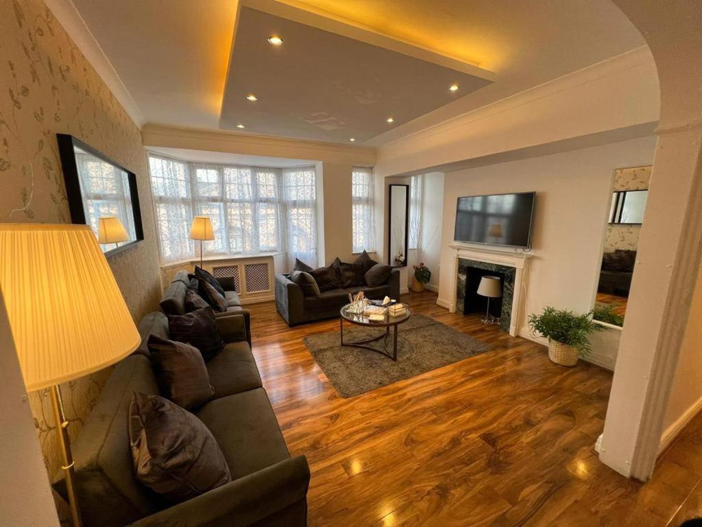 Beauchamp Place Knightsbridge *